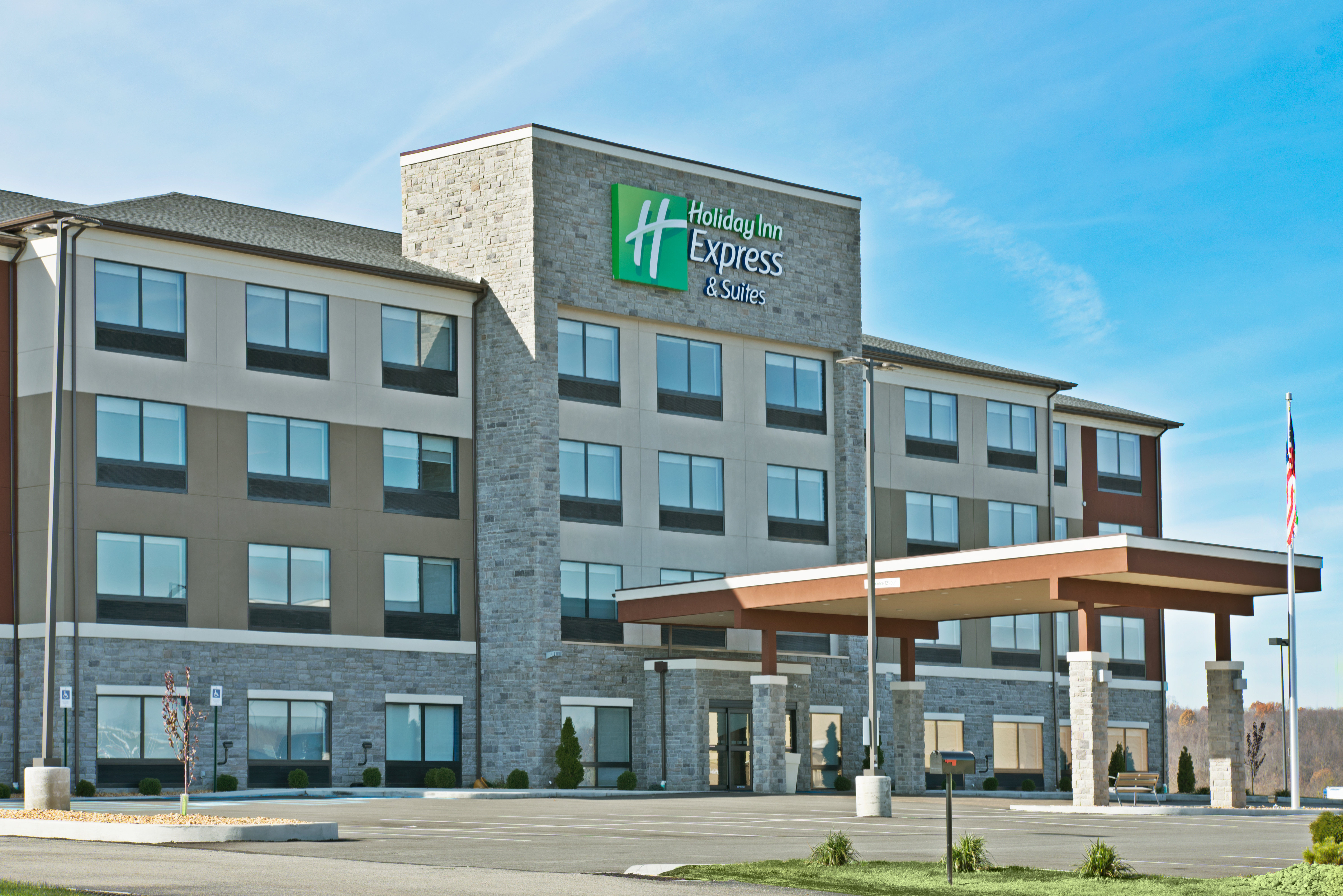 Holiday Inn Express & Suites UNIONTOWN 4/54