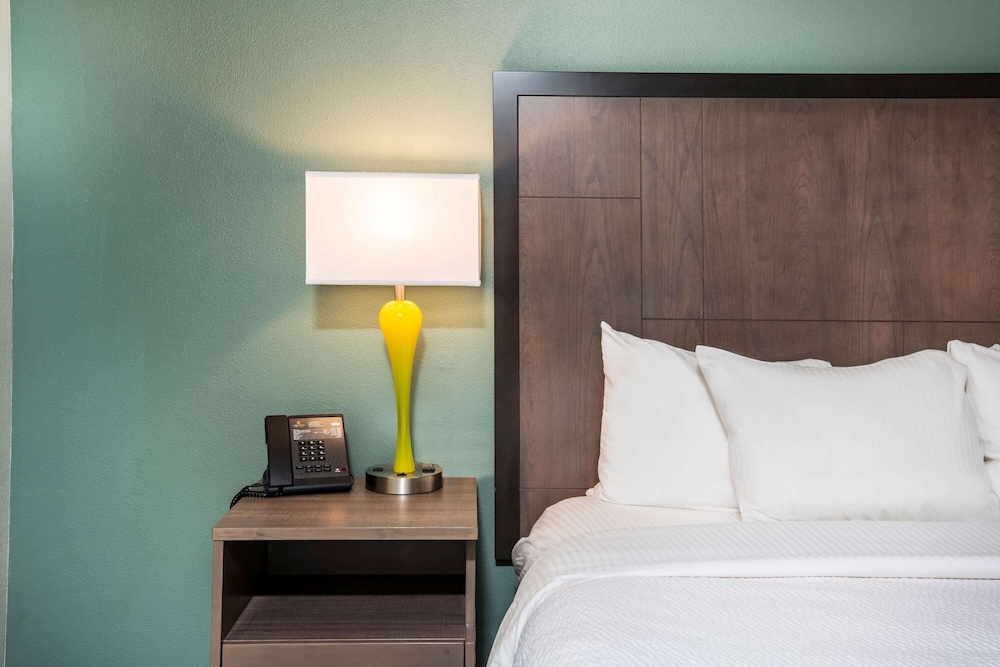 La Quinta Inn Suites By Wyndham Newport 11/40