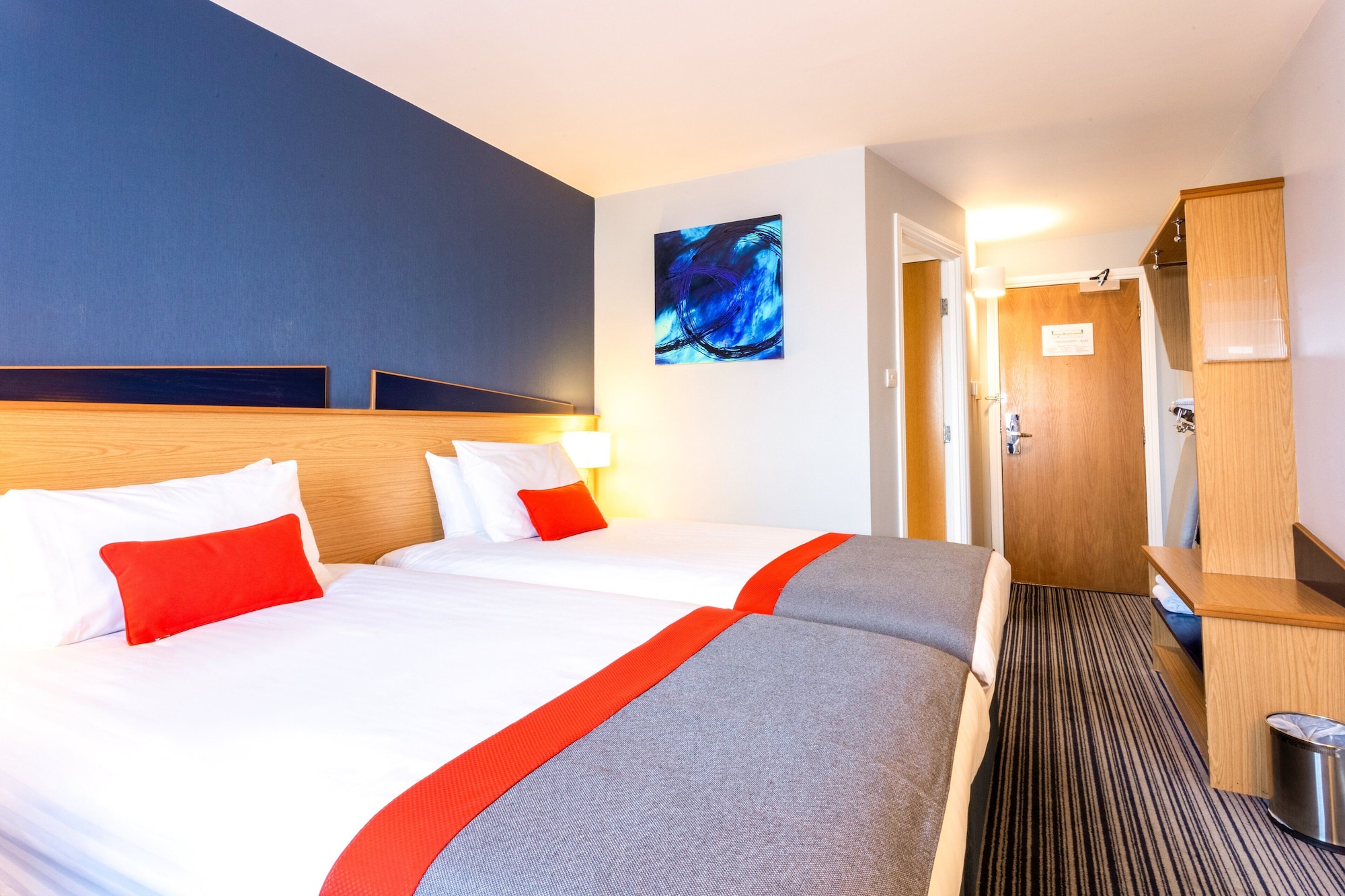 Standard, Twin Beds, Holiday Inn Express Perth 2/8