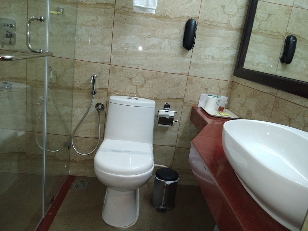 Yuvarani Residency Hotel 26/29