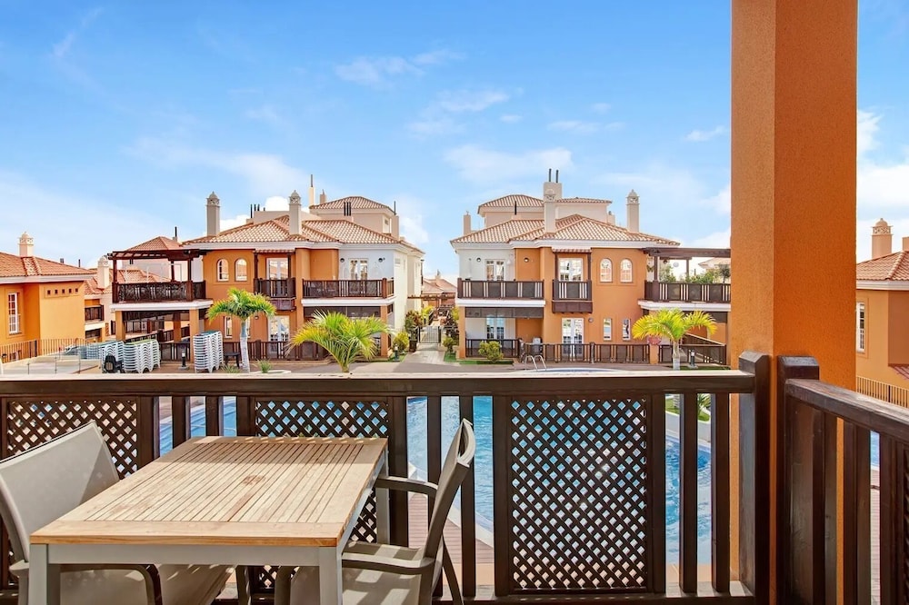 LIVVO Monte Carrera Holiday Homes 10/17