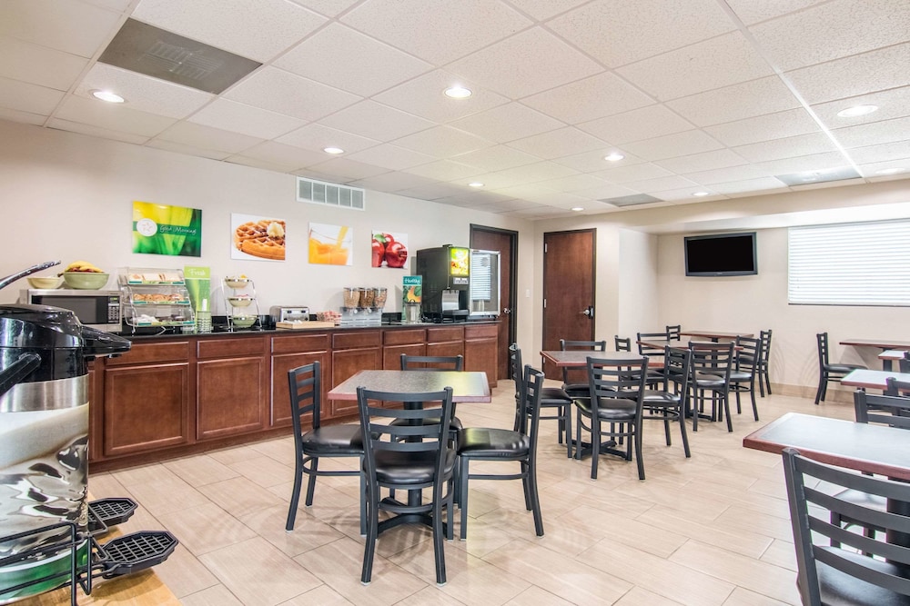 Quality Inn Foristell, MO 41/48