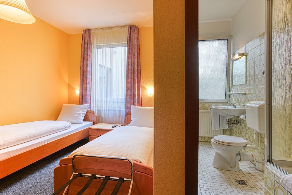 Ff&E Hotel Carlton 27/59