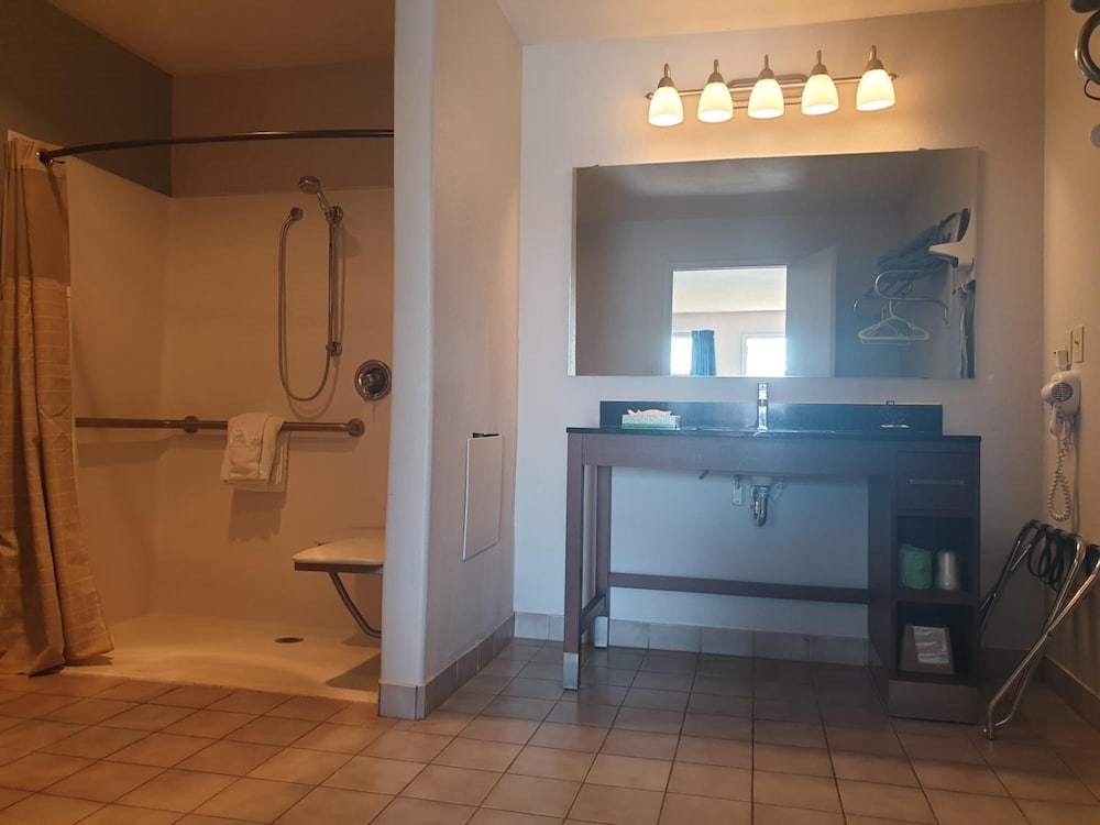 Riata Inn 33/33