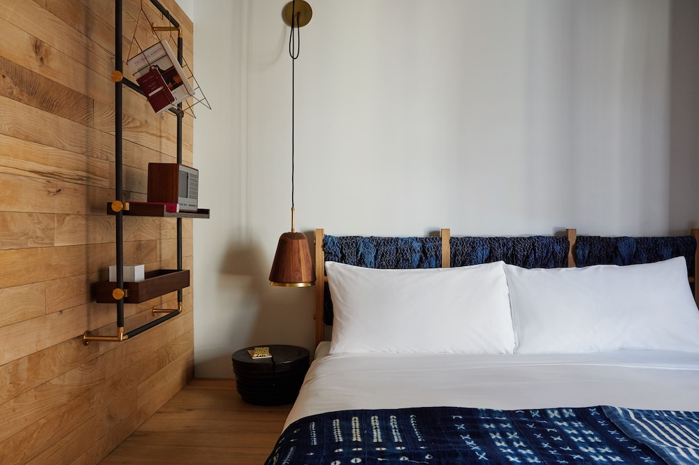 Made Hotel 19/56