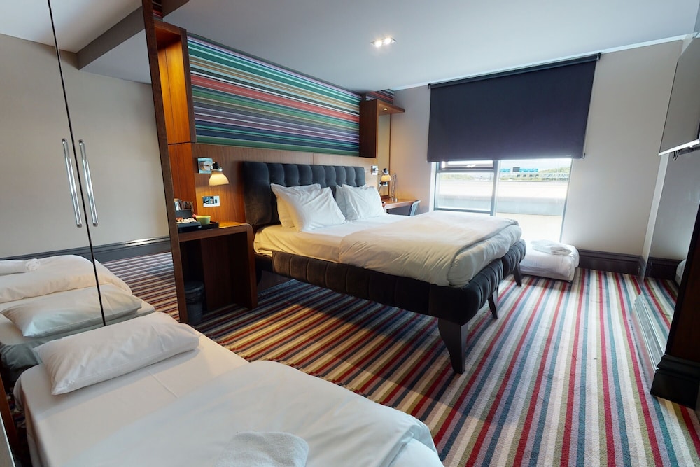 Village Hotel Leeds South 15/63