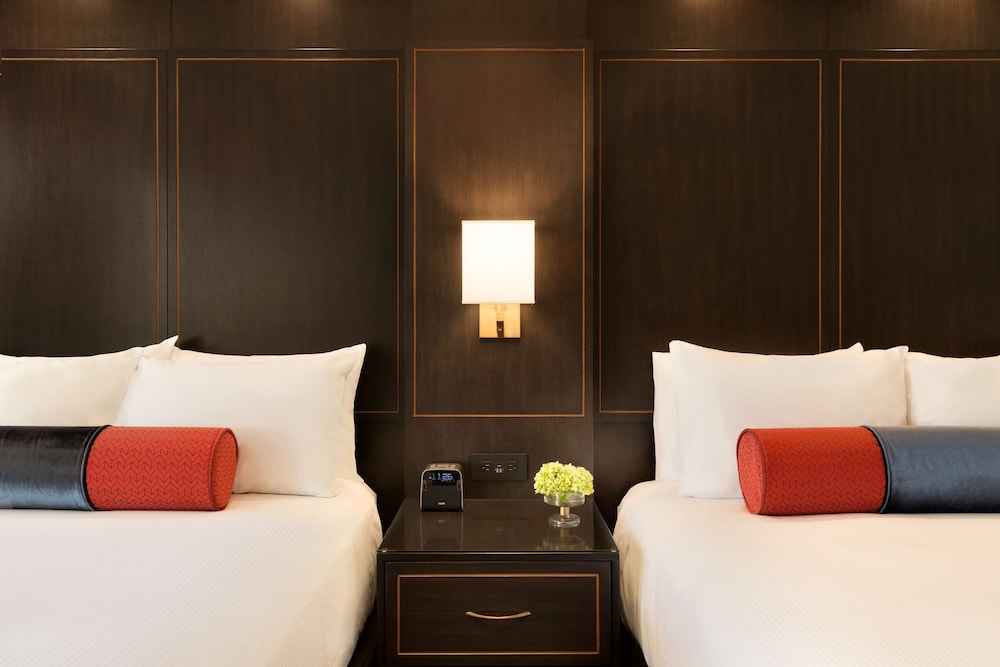 Hotel Saranac Curio Collection By Hilton 16/63