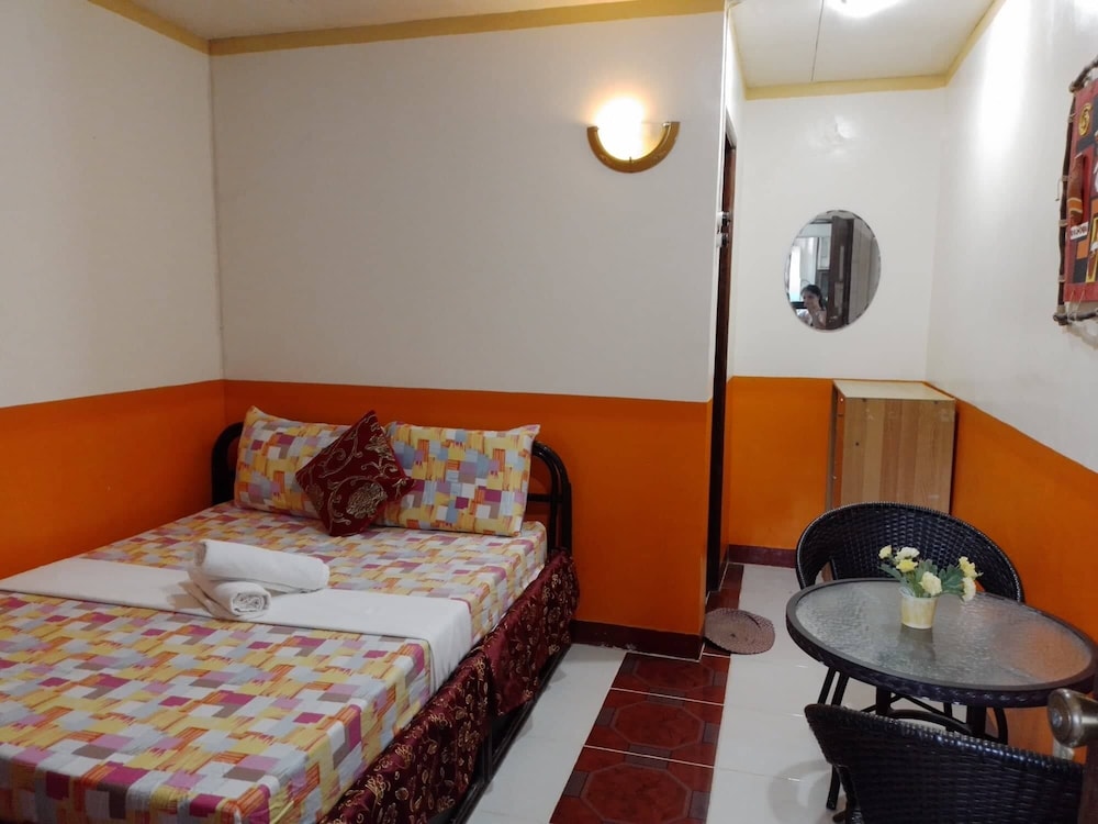 D Lucky Garden Inn 23/48