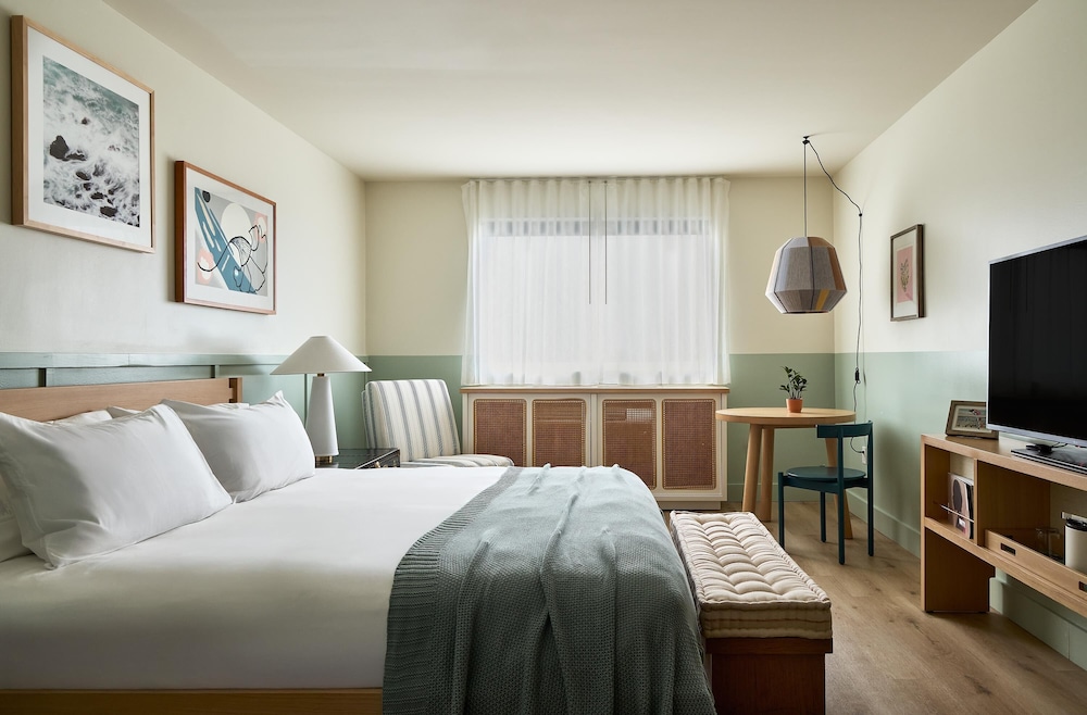 PREMIUM, KING BED
