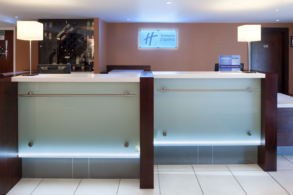 Holiday Inn Express Glenrothes 5/70