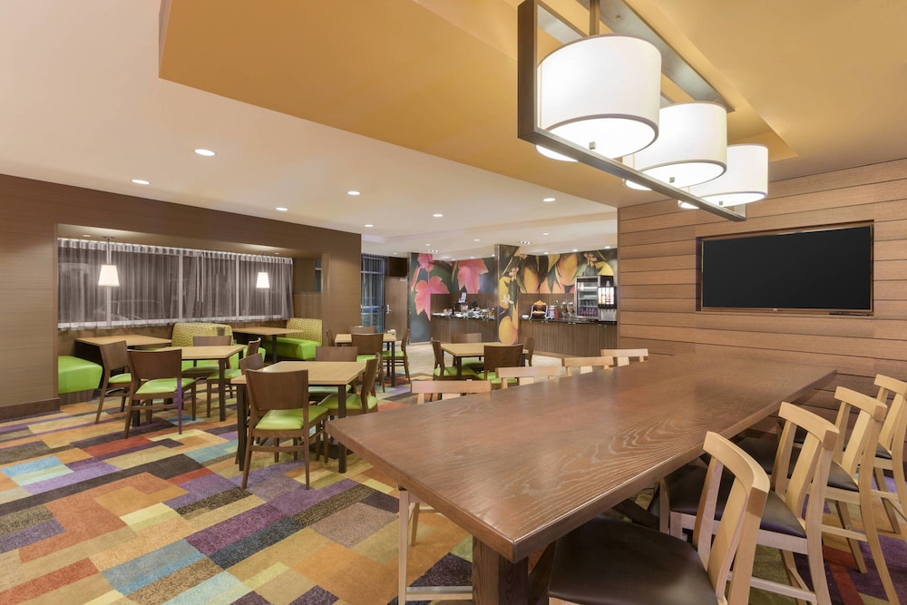 Fairfield Inn & Suites Pittsburgh Airport/Robinson Township 25/30