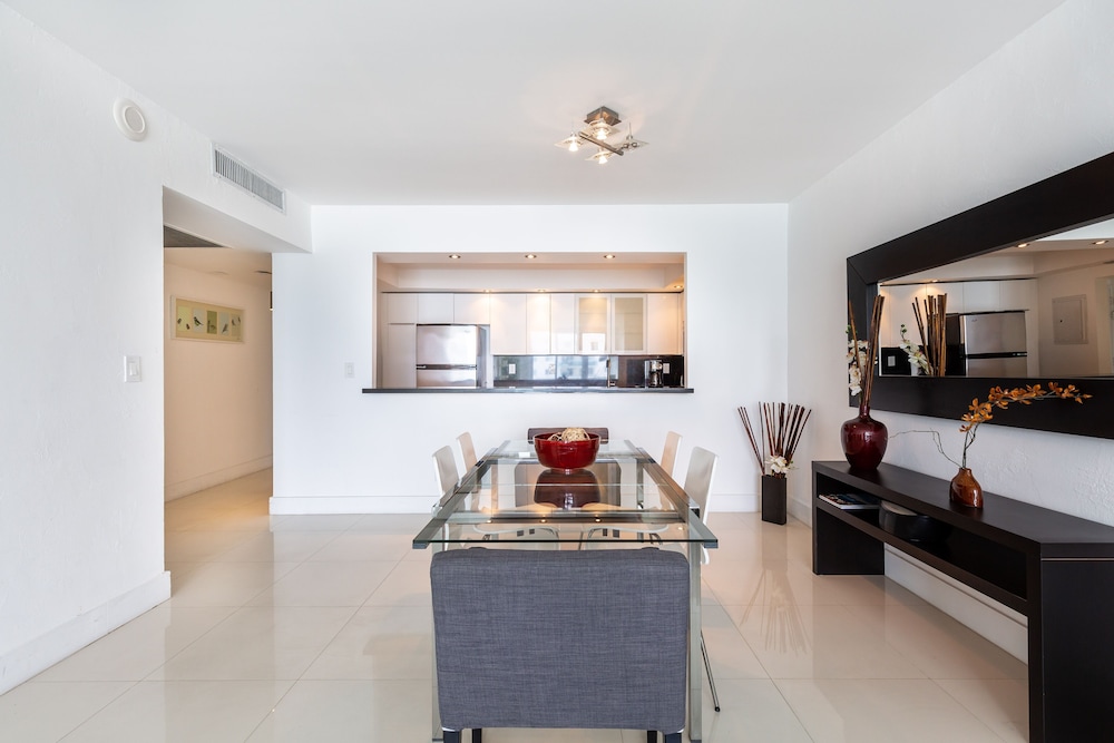 Ocean Reserve OceanView Sunny Isles Luxury Condos 31/50