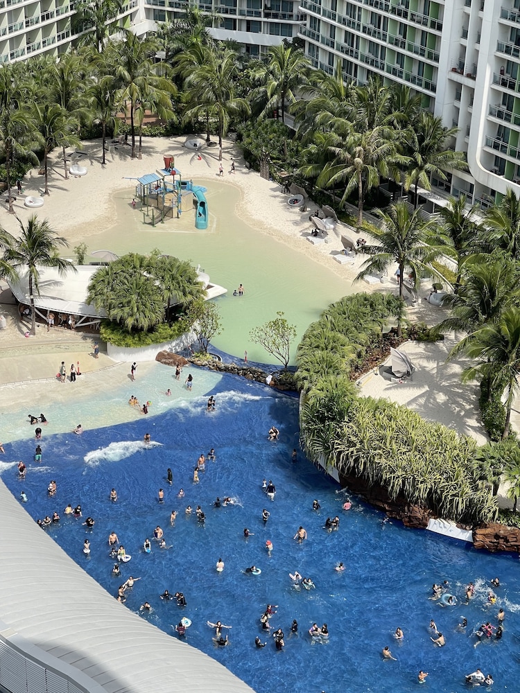 Azure Urban Resort By Adam's Crib 46/50