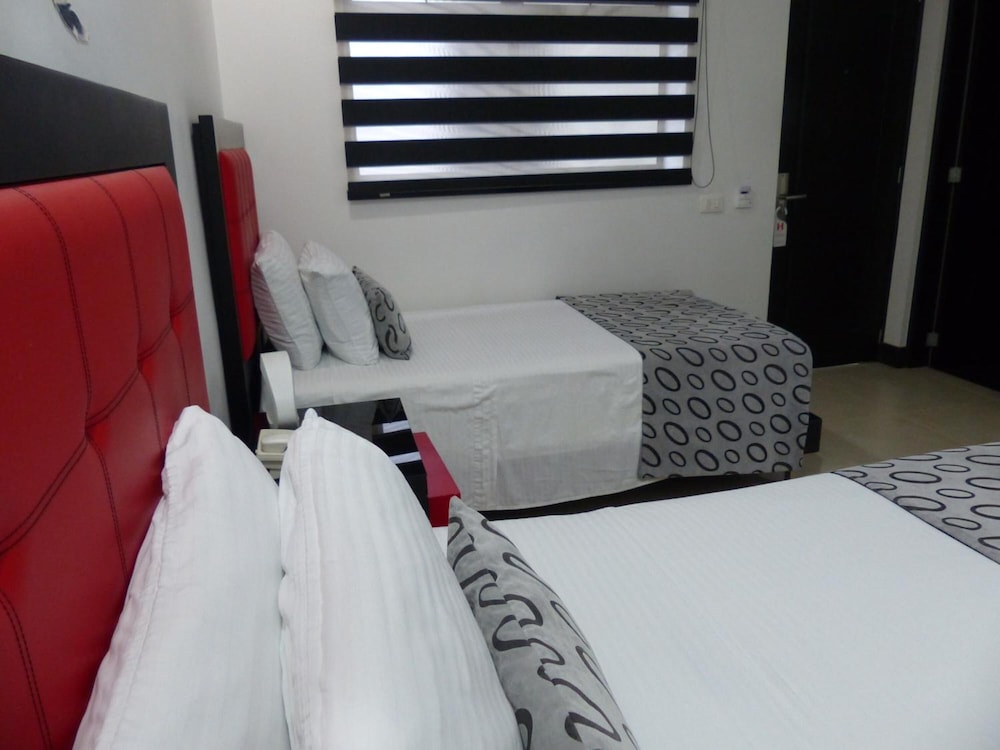 Hotel Merlott Lleras 24/48