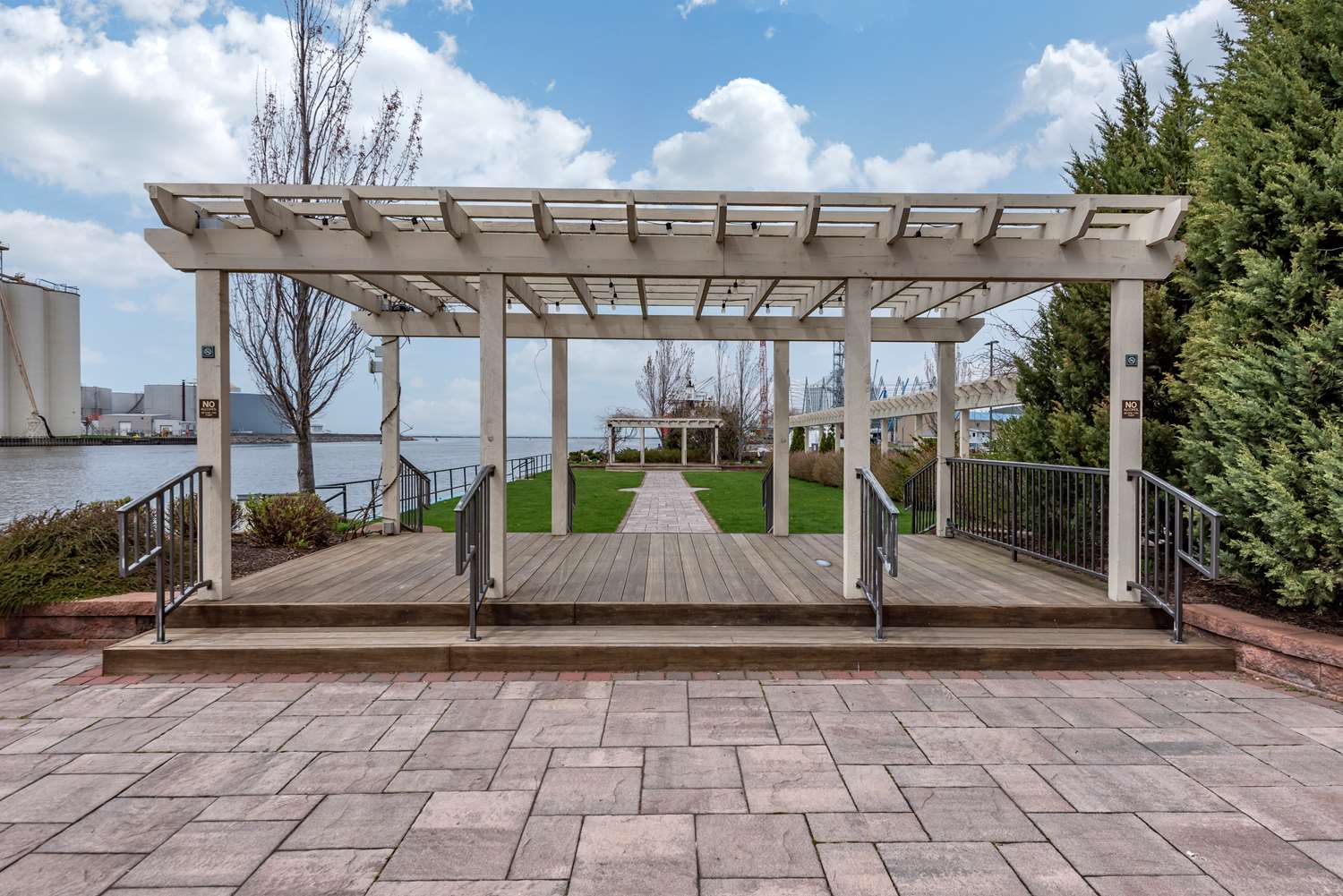 Best Western Plus Oswego Hotel And Conference Center 22/24