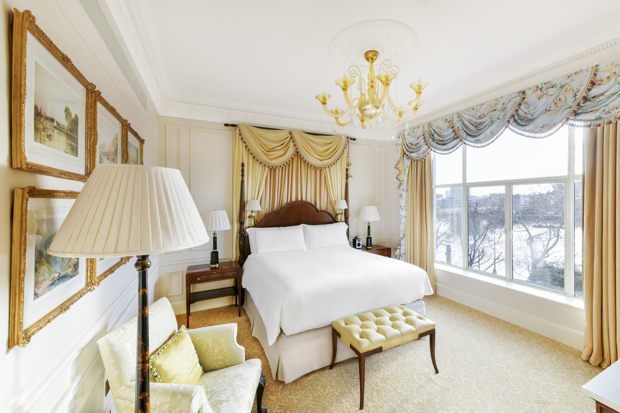 1 Bedroom, Suite, King Bed, River View, Butler, Living Area, The Savoy Hotel 5/8