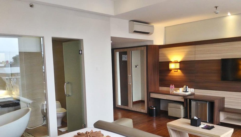 Crystal Lotus Hotel 23/63