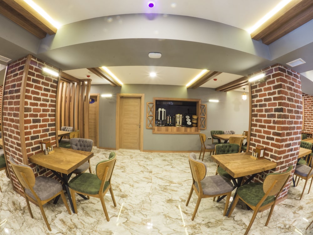 Elif Inan Motel 36/50