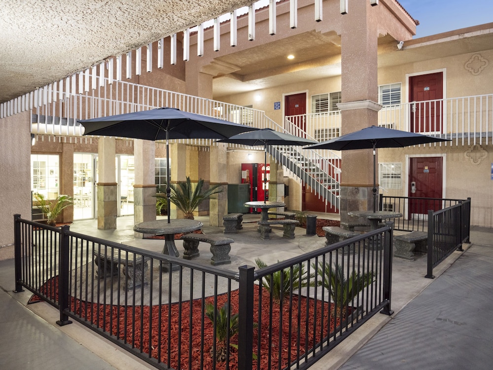 Dream Inn Fresno 5/50