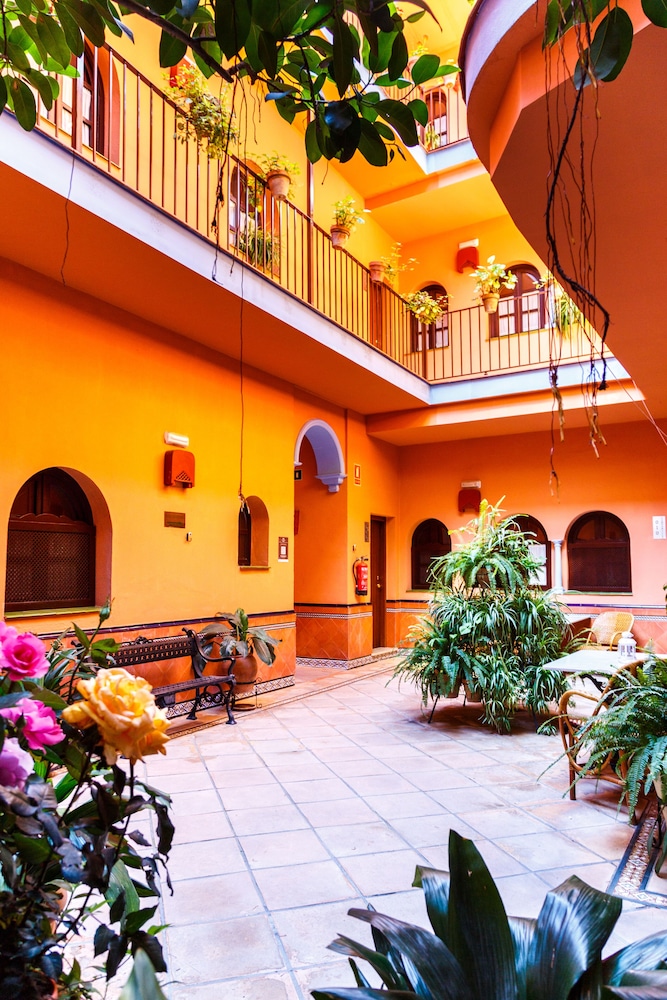 Patio De La Alameda 6/68