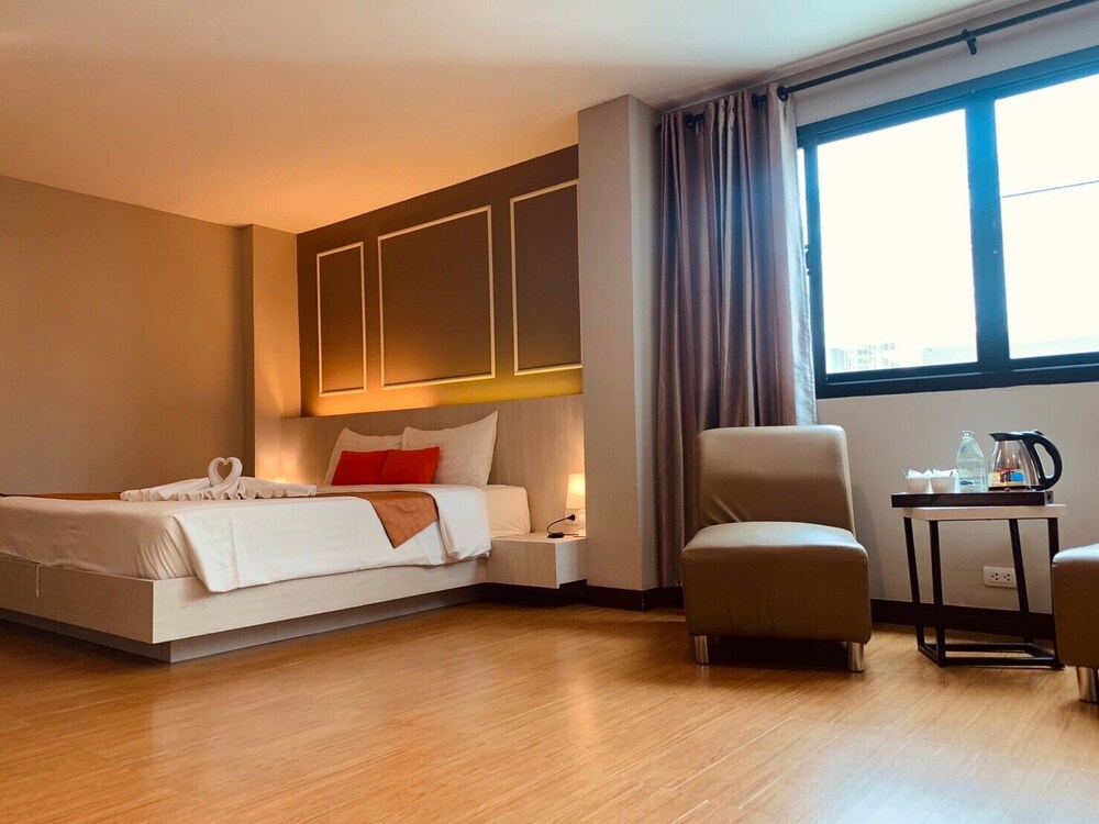DELUXE, DOUBLE BED