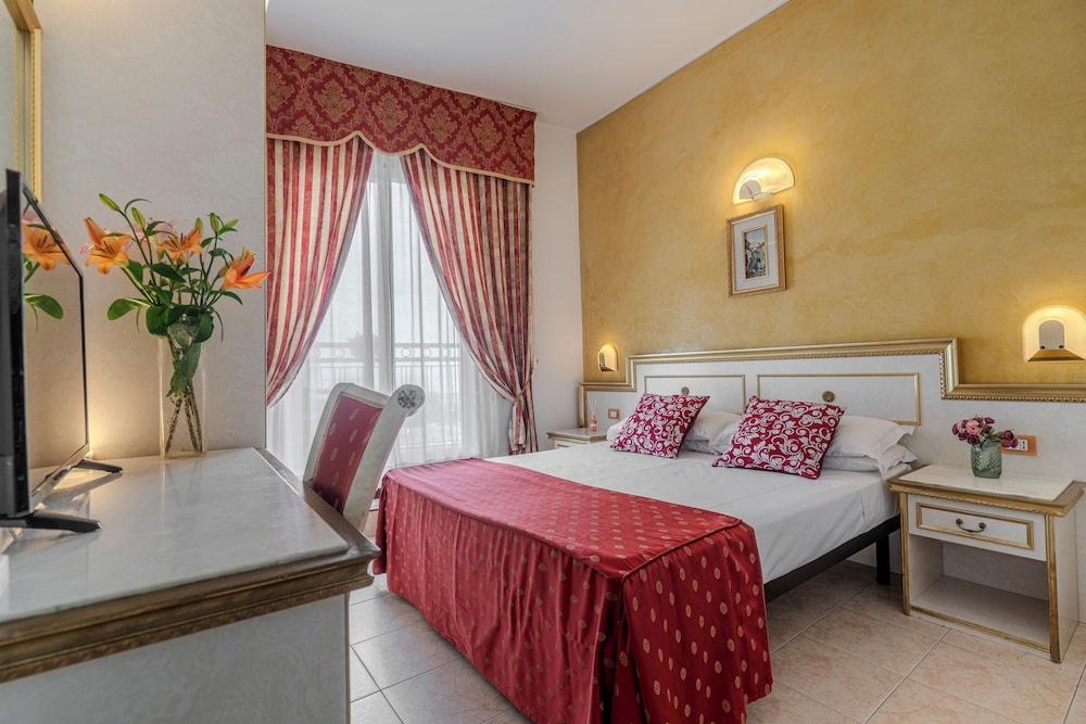 SUPERIOR, DOUBLE OR TWIN BED, BALCONY