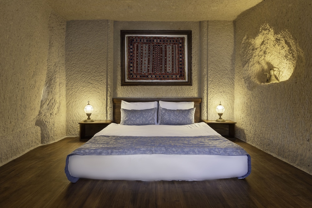 Cave, Junior Suite, Double Bed