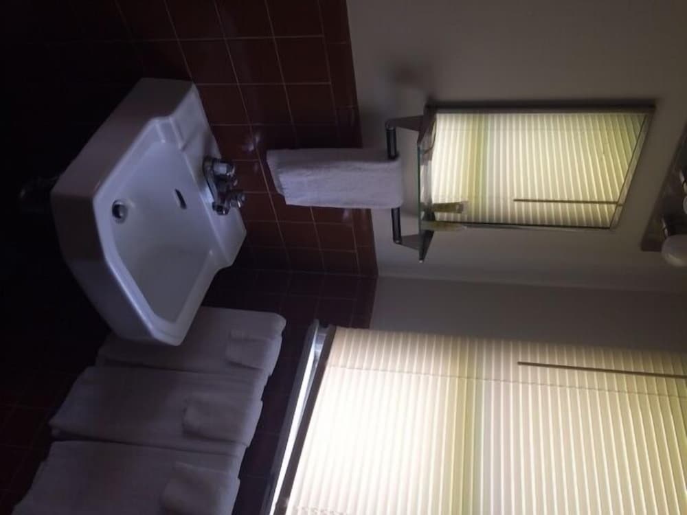 Fels Three Crown Motel 20/20