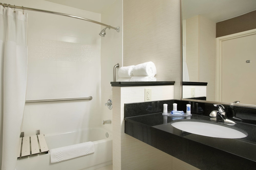 Fairfield Inn & Suites Quincy 11/33