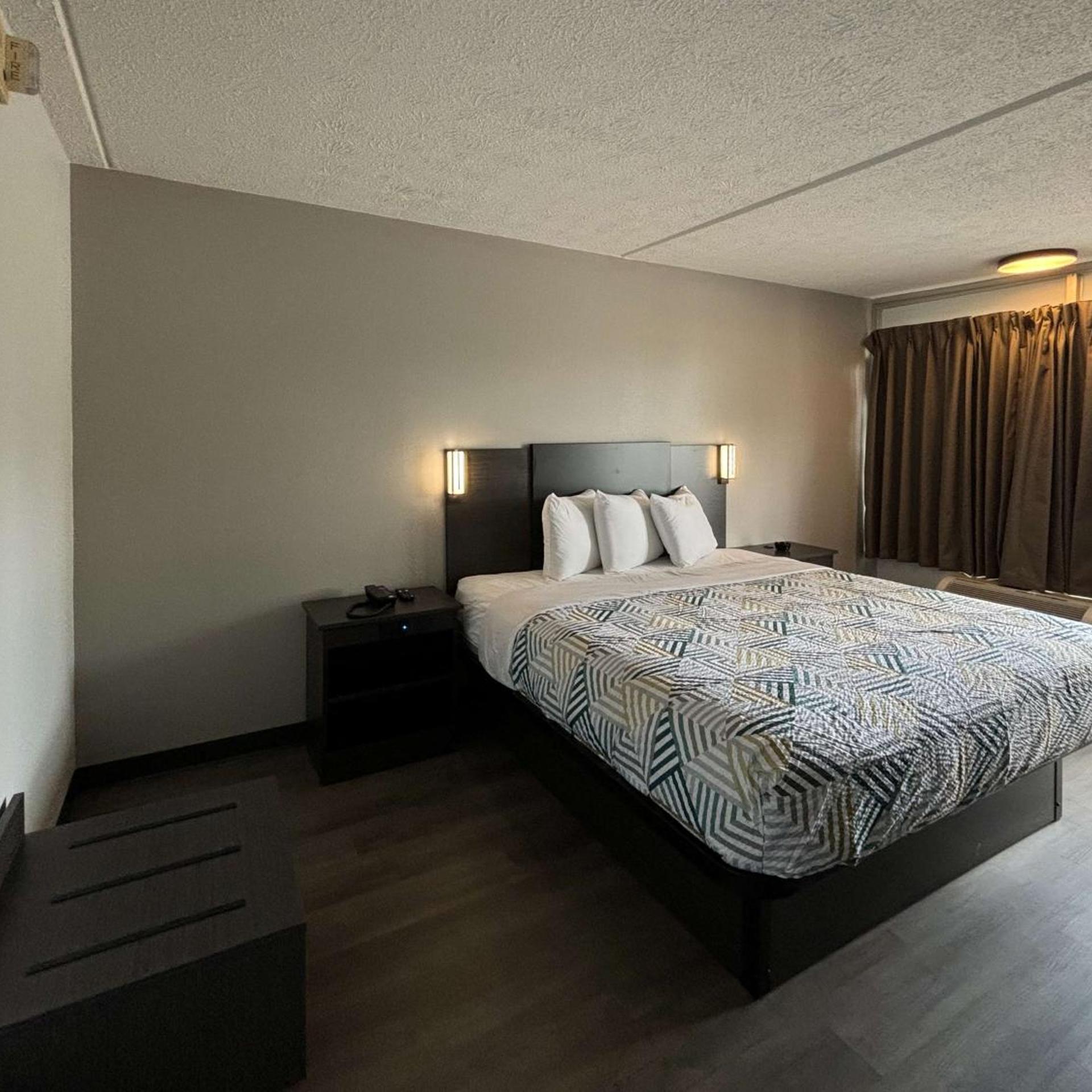 1 King Bed - Mobility Accessible Tub, Nsmk