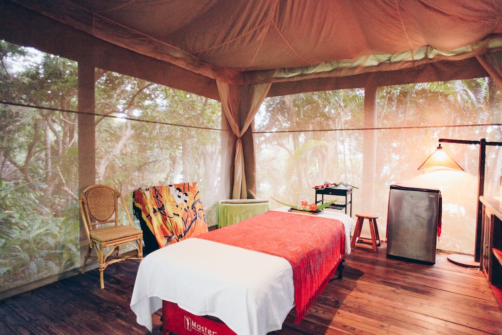Ylang Ylang Beach Resort 52/78
