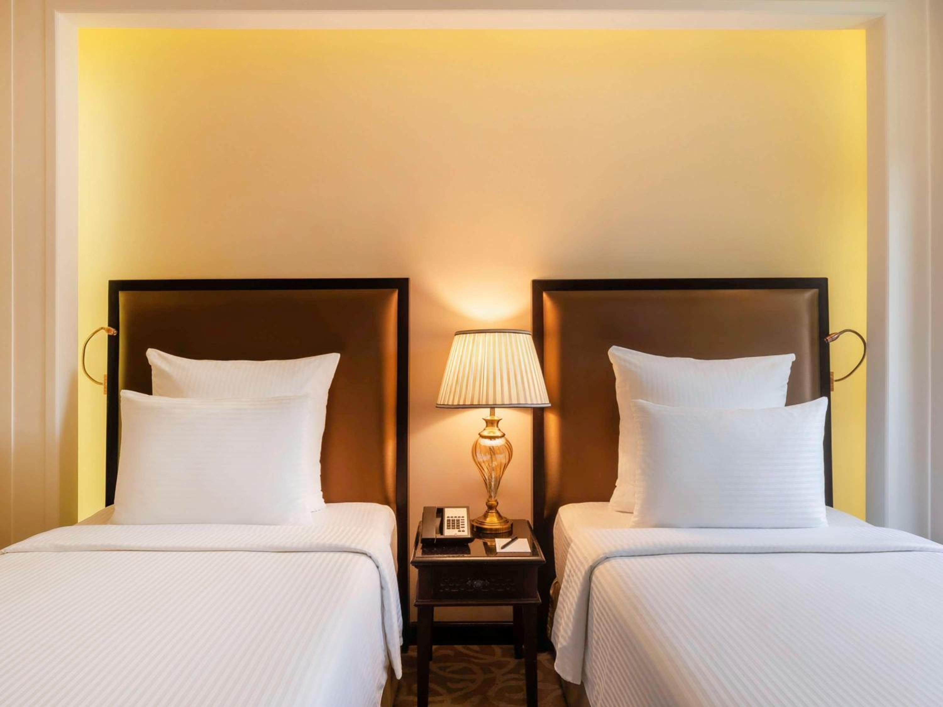 JUNIOR SUITE, KING BED