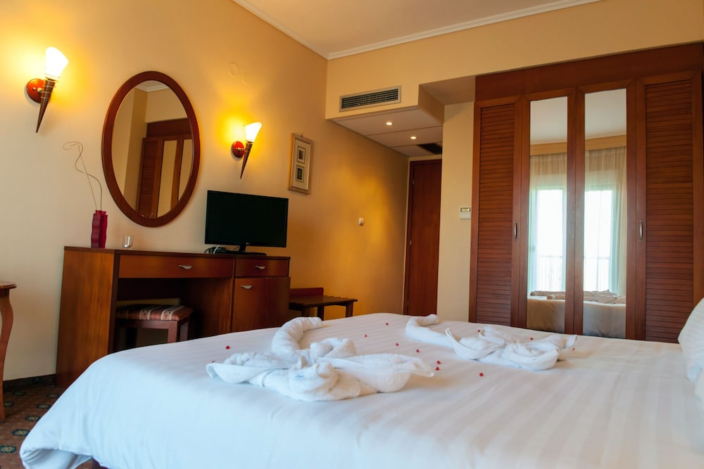 Ambassador Hotel 24/50
