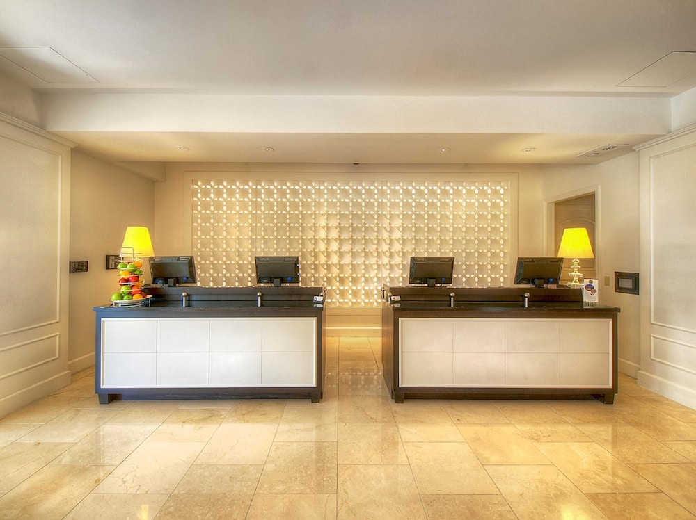 The H Hotel 4/42
