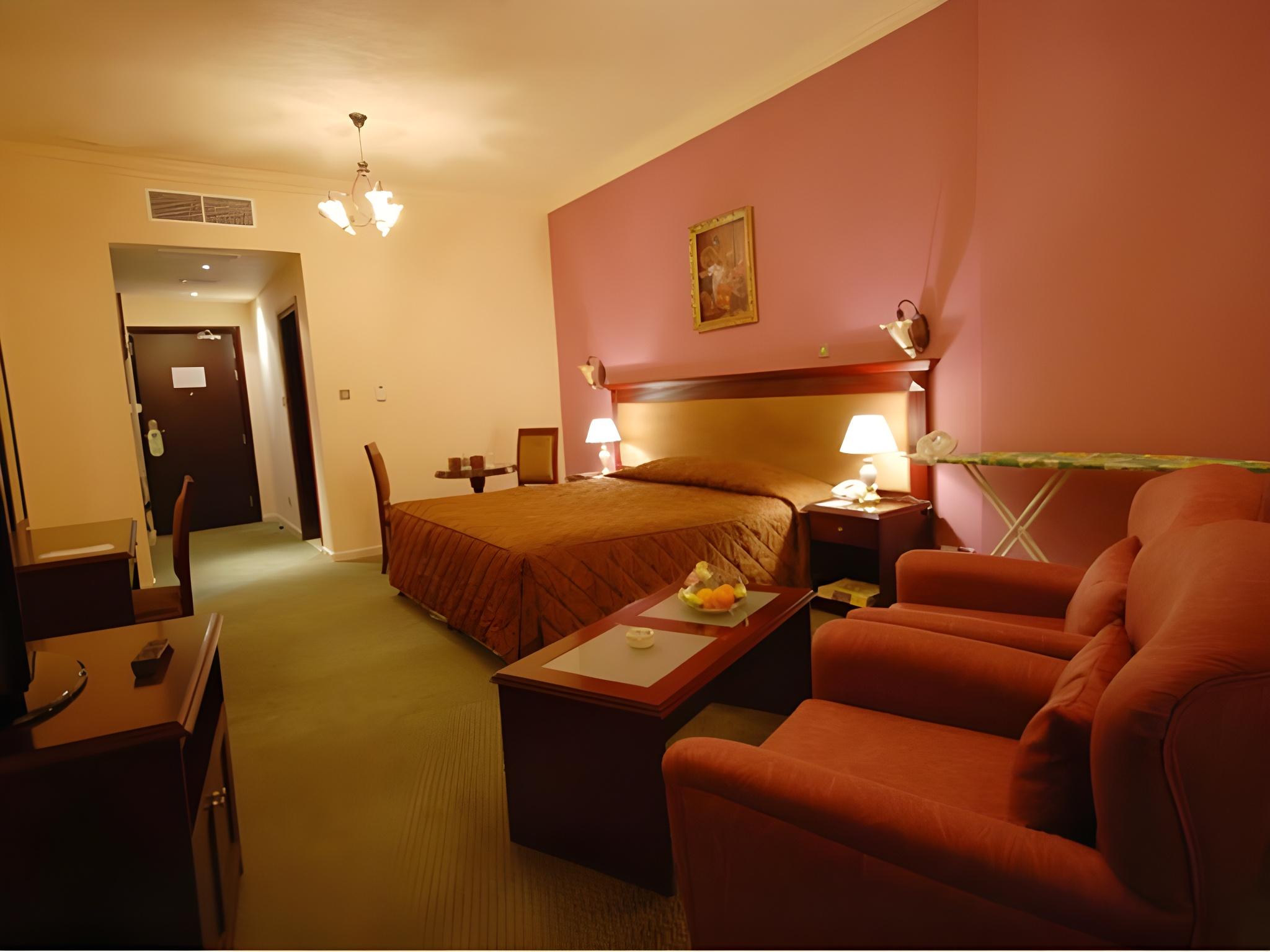 Al Bustan Hotel 13/25