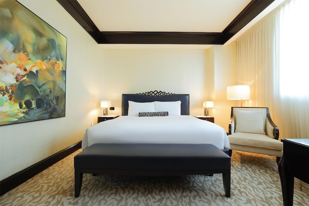 غرفة تنفيذية بسرير كينج بإطلالة على المدينة، فندق كمبينسكي العثمان الخبر(Kempinski Al Othman Hotel) 2/3