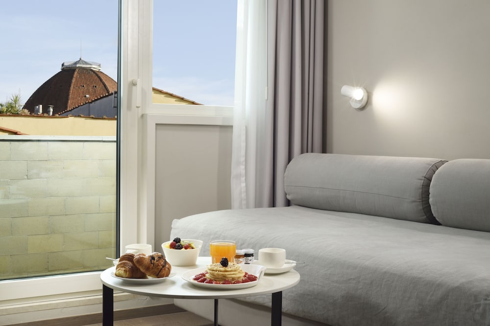 Glance Hotel In Florence 50/70