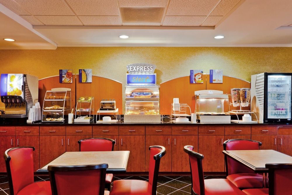 Holiday Inn Express Hotel And Suites Memphis Germantown 50/69