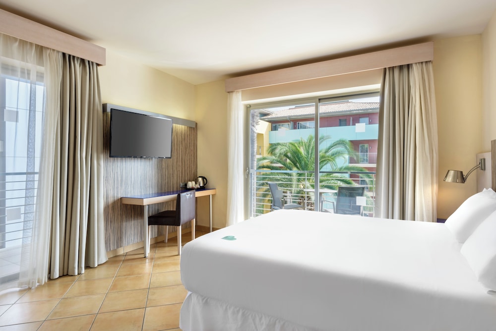 Family, Double and Twin Beds, Balcony