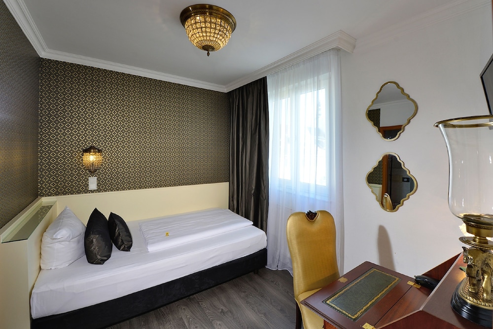 DOMSTERN HOTEL 12/64
