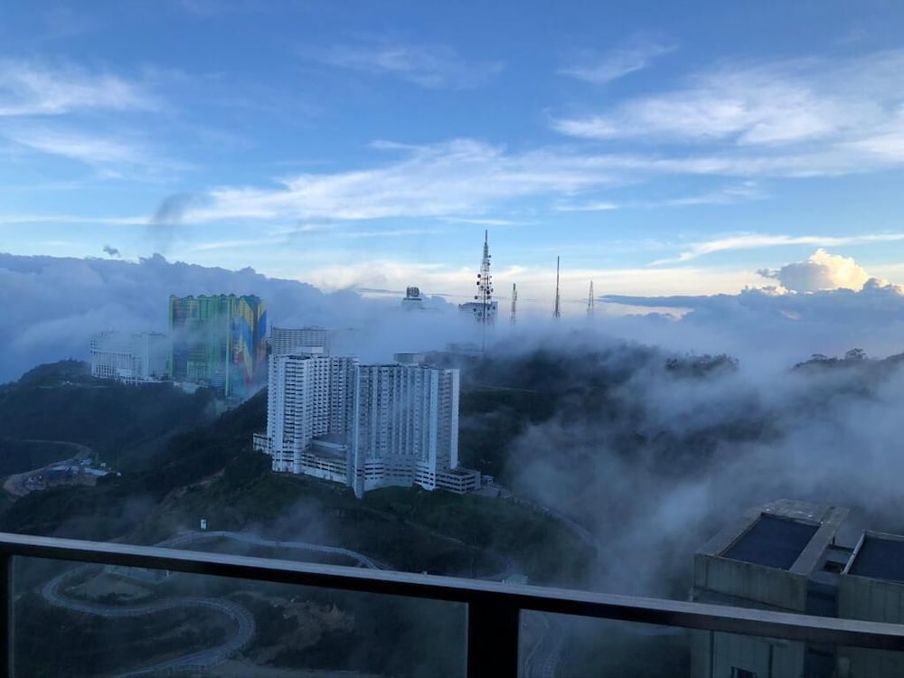 Sky D'Mont Suites 5/50