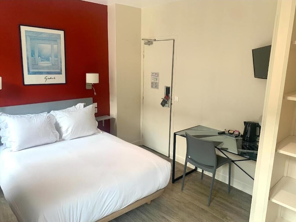 Hipotel Belgrand Edith Piaf 17/50