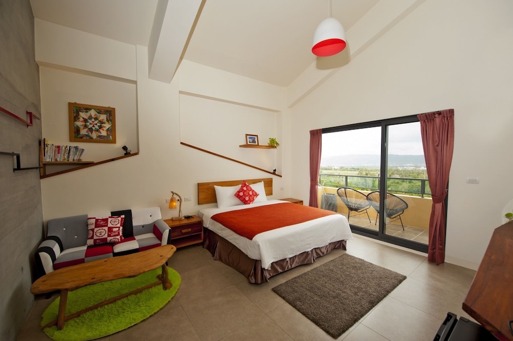 The Tree Bed and Breakfast 30/71