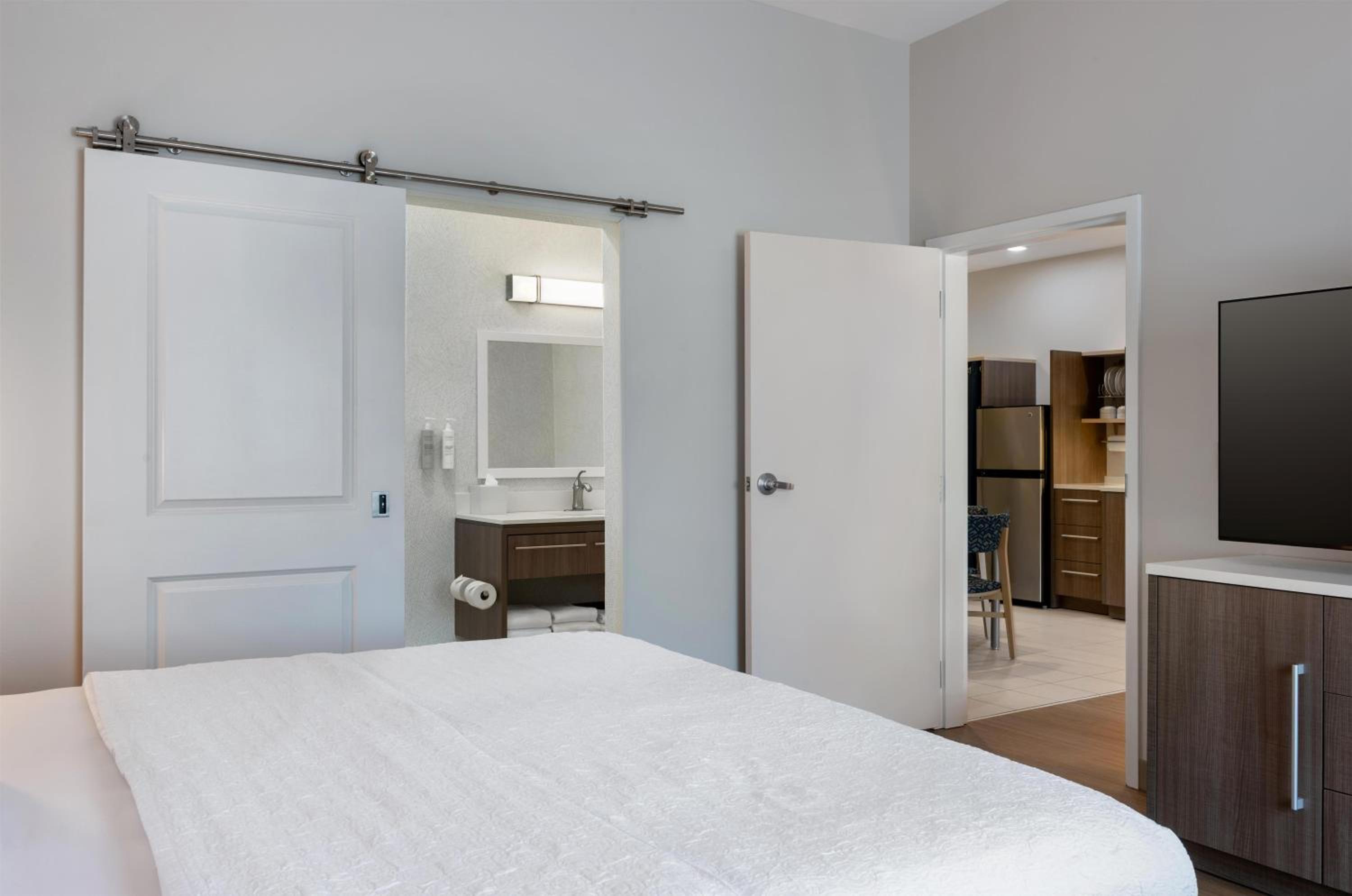 جناح بسرير كينج بغرفة نوم واحدة مع أريكة، Home2 Suites By Hilton Florence Cincinnati Airport South 2/7