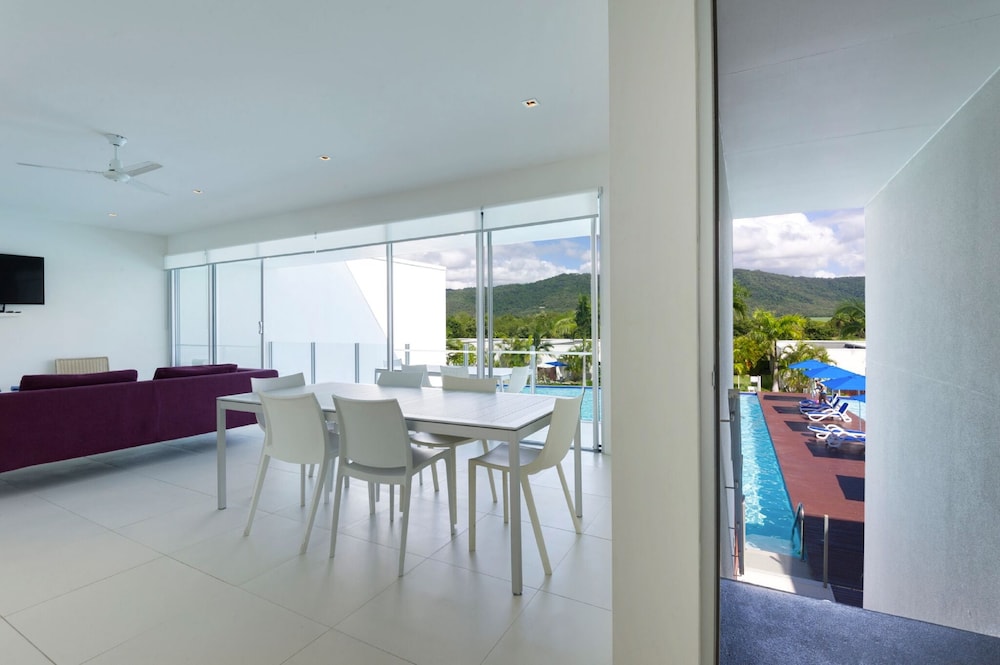Pool Port Douglas 37/50