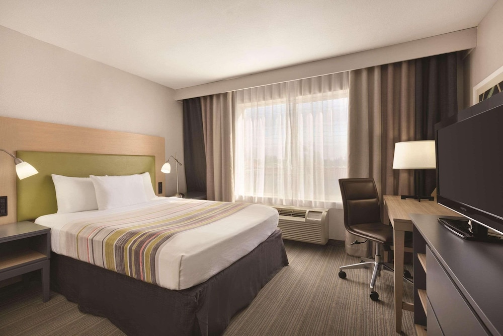 ROOM, QUEEN BED, ACCESSIBLE