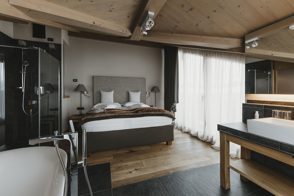 COMFORT, SUITE