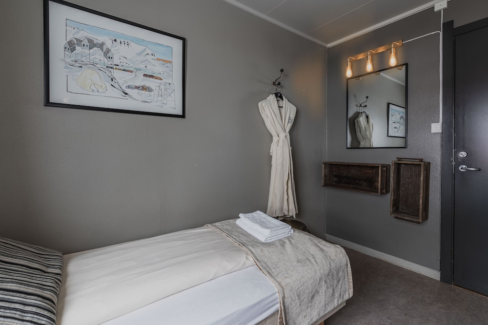 Standard, Twin Beds