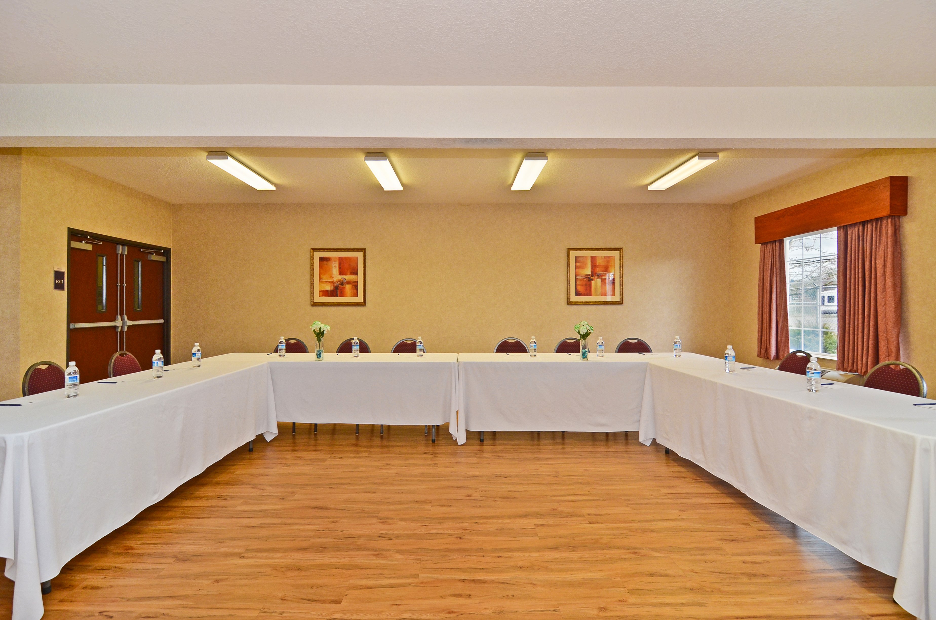 Best Western Plus Park Place Inn & Suites 8/76