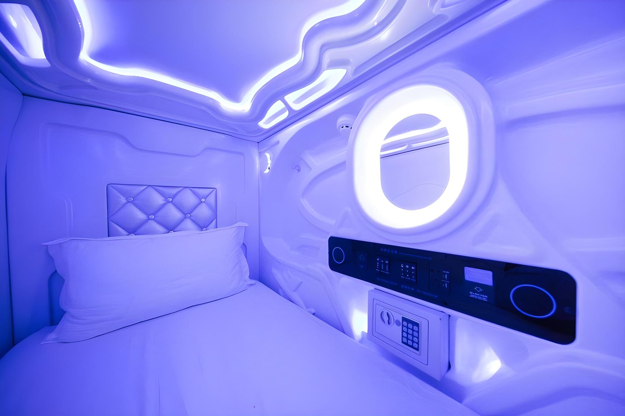 FEMALE DORM, 8 PEOPLE